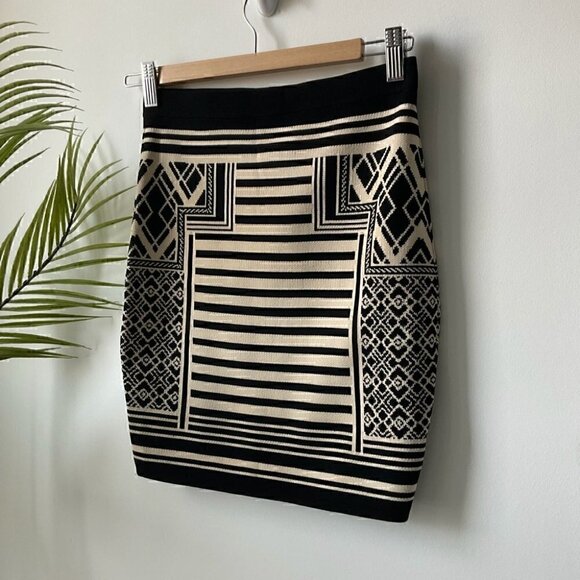 Stretchy Geometric Pencil Skirt Size Small - Picture 2 of 5